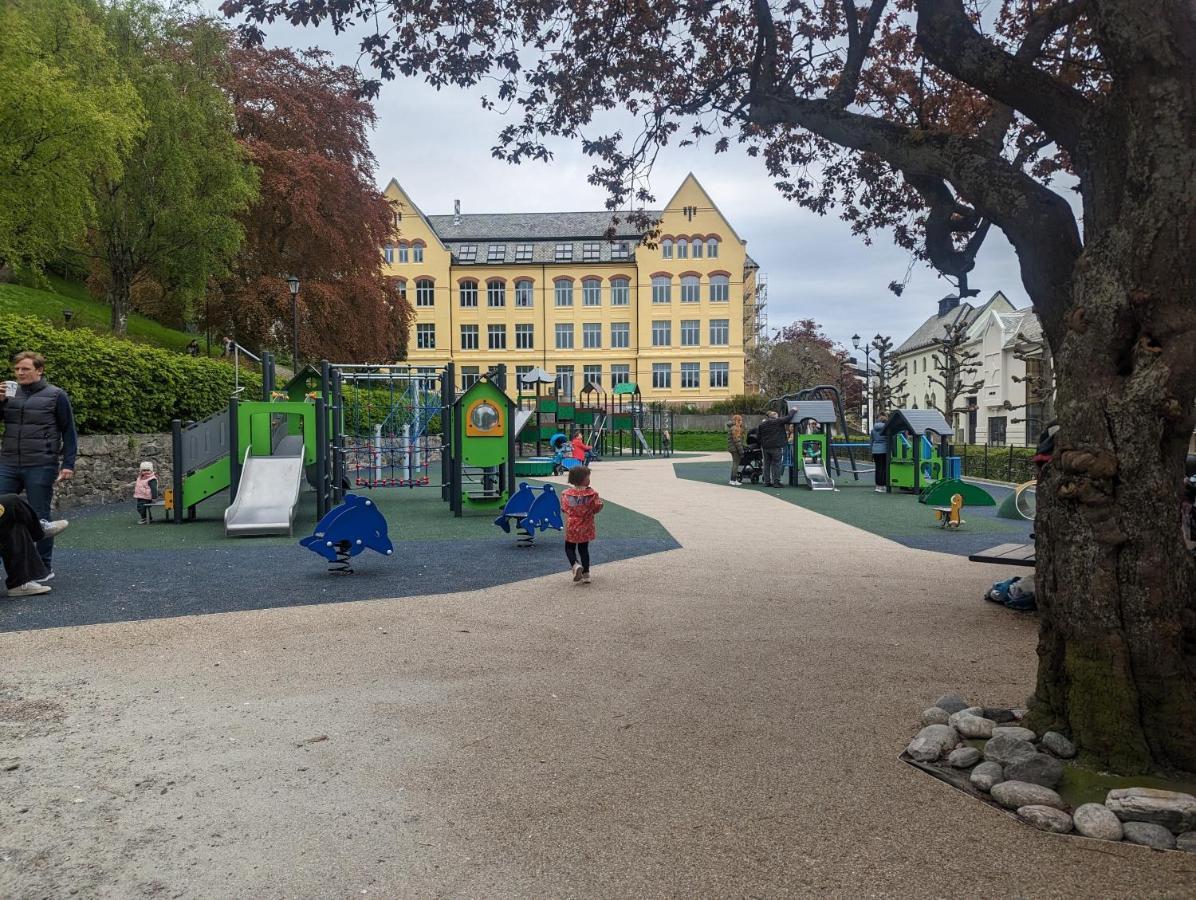 Family Friendly Apartment By The Park In The Very Center Of Ålesund מראה חיצוני תמונה